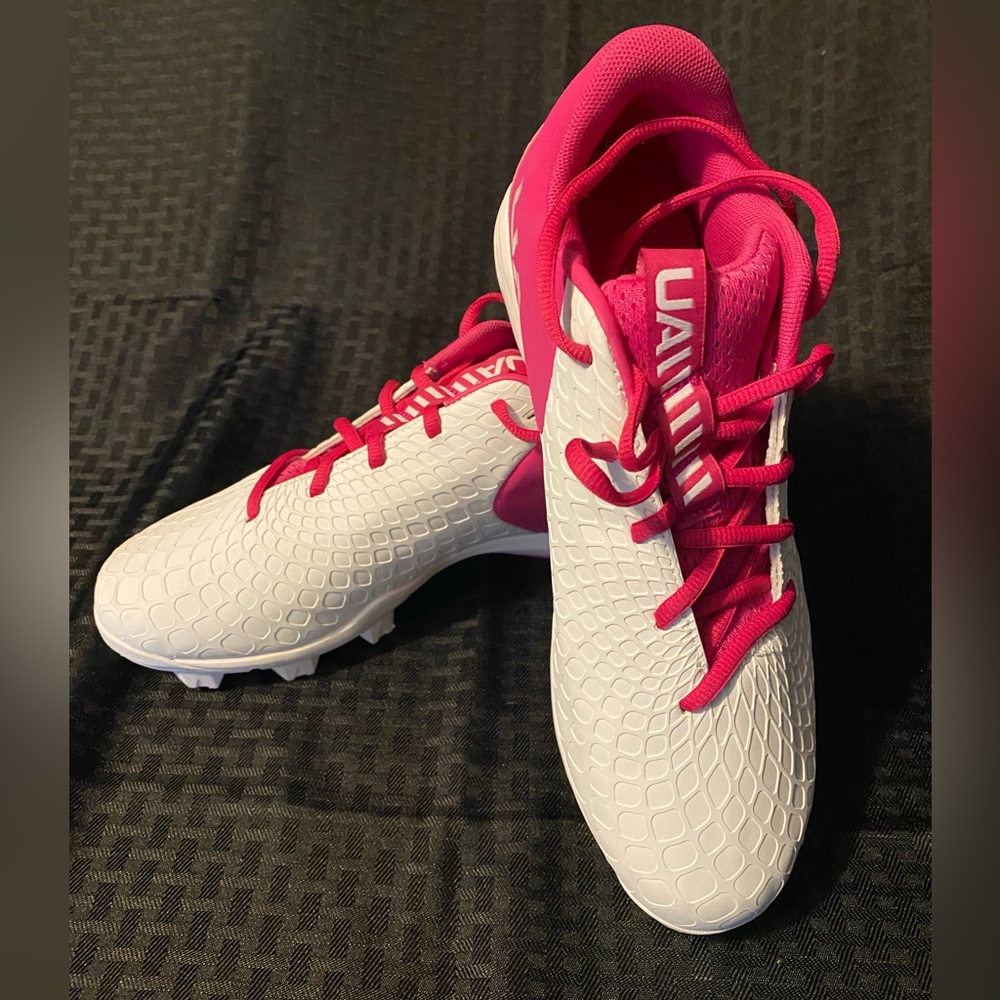 Women’s Size 9 Under Armour Soccer Cleats
